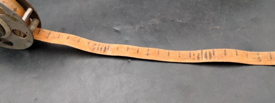 Ancien Décamètre ruban de mesure /mètre d’arpenteur Outils Old Tool Surveyor - Photo 4/4