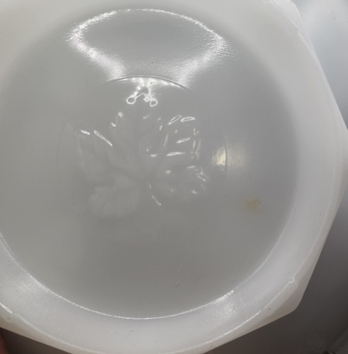 Anchor Hocking Milk Glass Textured Grapes Bowl Gold Gild Trim Wear Vintage - Picture 5 of 12