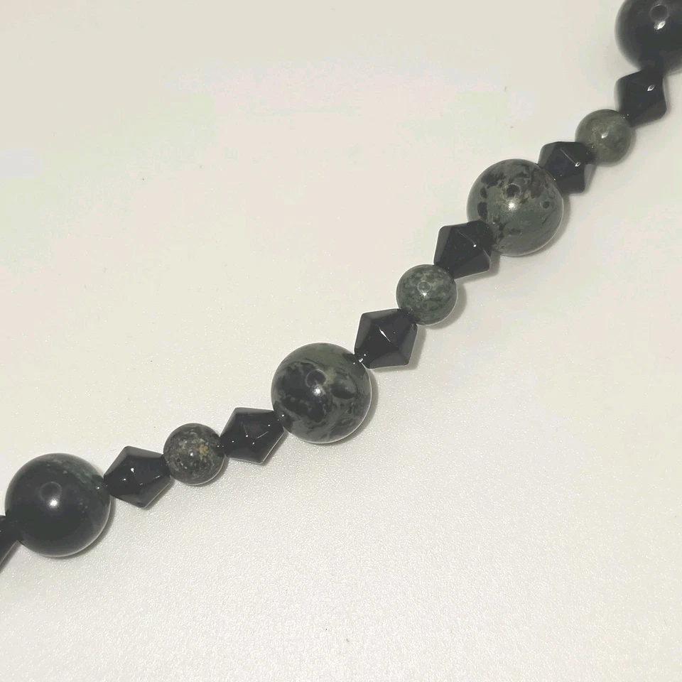 Collar con cuentas de vidrio facetado gris verde y negro 26" 925 broche probado Foto 4 de 4