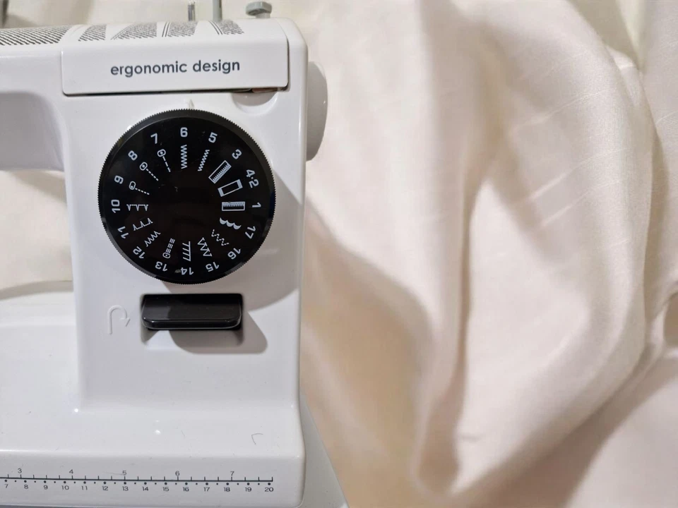 Used Toyota SP100 JNS17CT Jeans with a Large Extension Table By MARRY K - Image 4 of 4