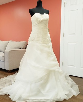 NWT Pronovias Ivory Ruched Strapless Wedding Dress    Fit and Flare - Size 12 
