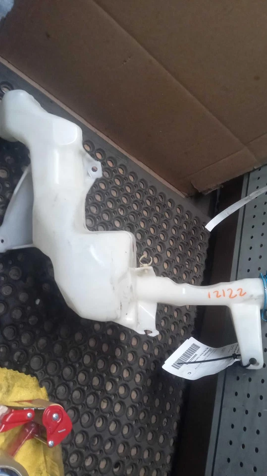 Used Washer Fluid Reservoir fits: 2016 Acura Rdx US market Grade C Foto 2 de 4