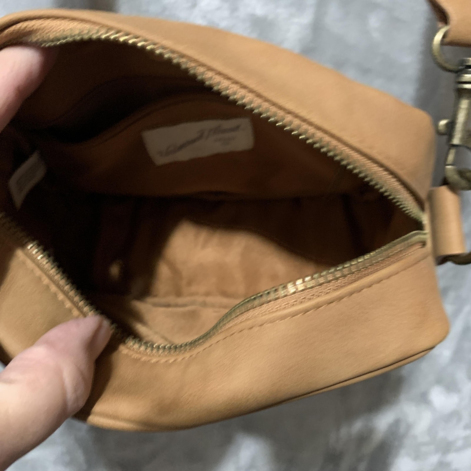 Universal Thread Crossbody Camera Bag Womens Tan … - image 11