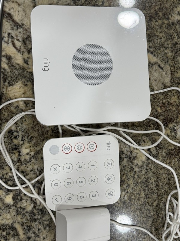 Ring Alarm 4HB1U9-0EN0 Base Plus Keypad 2nd Gen Alarm 