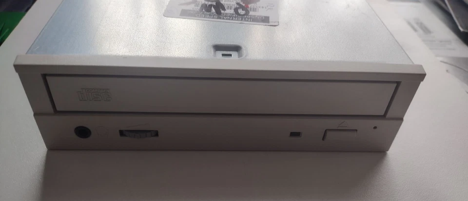 Toshiba XM-5701B 12X Internal 50 Pin SCSI CD-Rom Drive - BIEGE -Tested / Working - Image 3 of 4