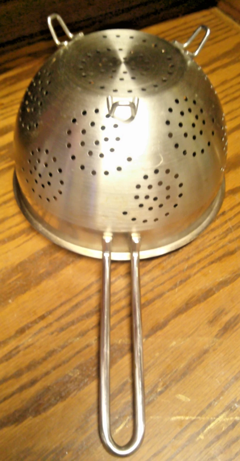 Stainless Steel 18/8 Colander 8.x5.5" Strainer w/Handle 3-Footed Vintage 1062
Opens in a new window