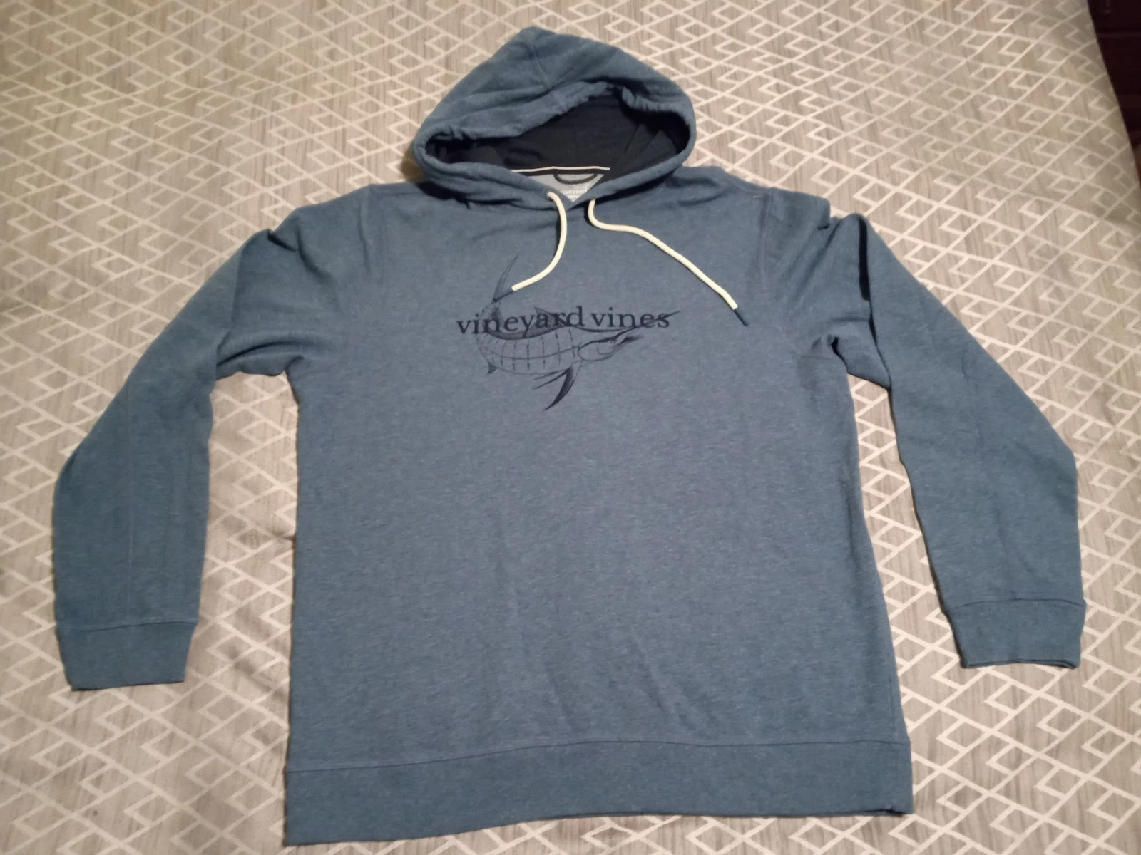 VINEYARD VINES Performance Blue Hoodie swordfish Mens size XL Athletic Outdoors