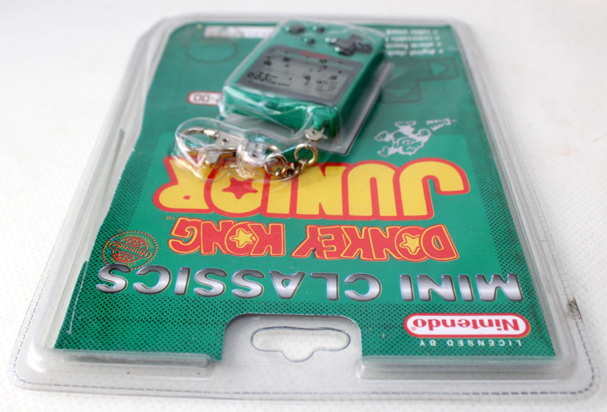 1998 Nintendo Mini Classics DONKEY KONG JUNIOR Keychain Game Watch