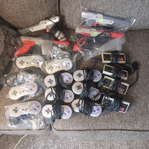 Nintendo SNES/NES Wired Controller Bundle w/ Light Guns & Mouse NTSC-U/C
