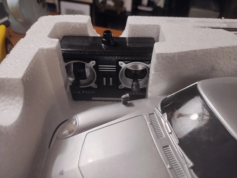 RC 1/24 Special Scale Japanese Cars Collection Maz Cosmo Sport - Image 3 of 4