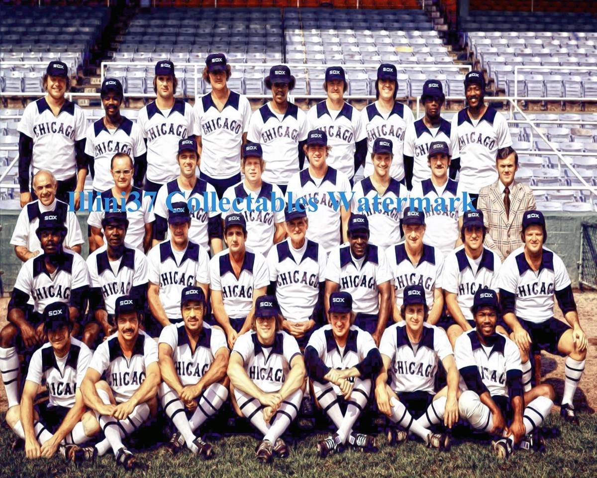 1976 CHICAGO WHITE SOX BASEBALL TEAM 8X10 PHOTO SHORT SHORTS