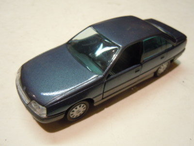 Seltenes Opel Omega A Modell von Gama in blaumétallic in 1:43 OVP neu