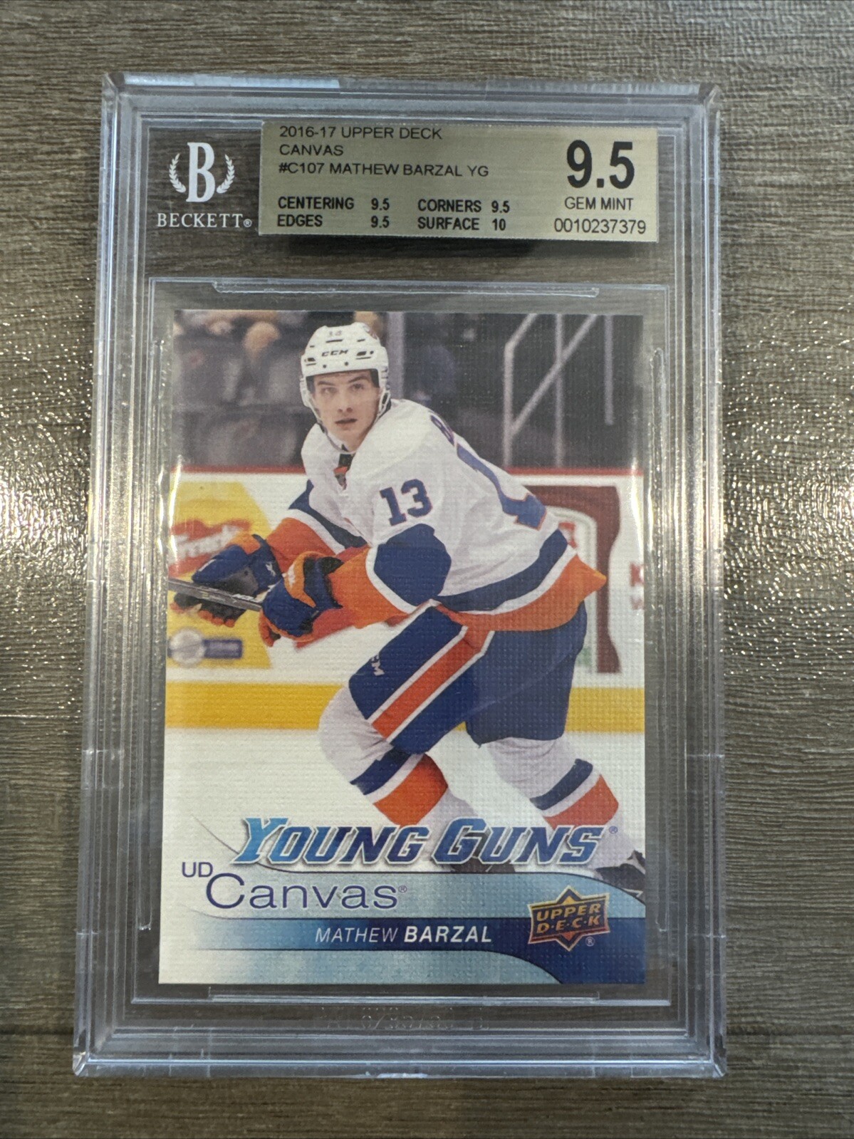 2016-17 Upper Deck UD Canvas Young Guns Mathew Barzal #C107 BGS 9.5 GEM MINT RC