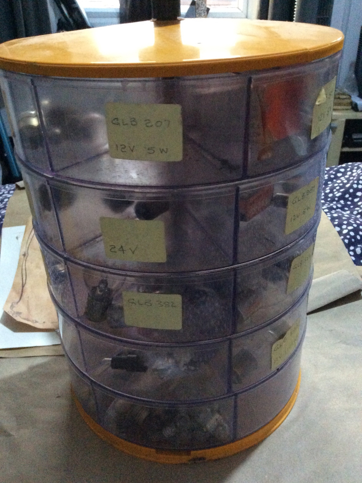 Job lot of Various Vintage Classic Car  vehicle Bulbs In Case To Many To List