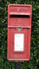 Photo 6x4 Close up, Elizabeth II postbox on Wilford Road, Ruddington Mano c2016