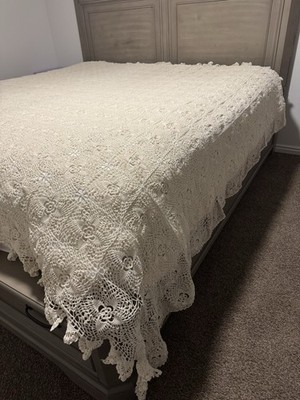 Vintage Hand Crocheted Bedspread Coverlet Or Tablecloth LARGE 126 x 78  Heavy