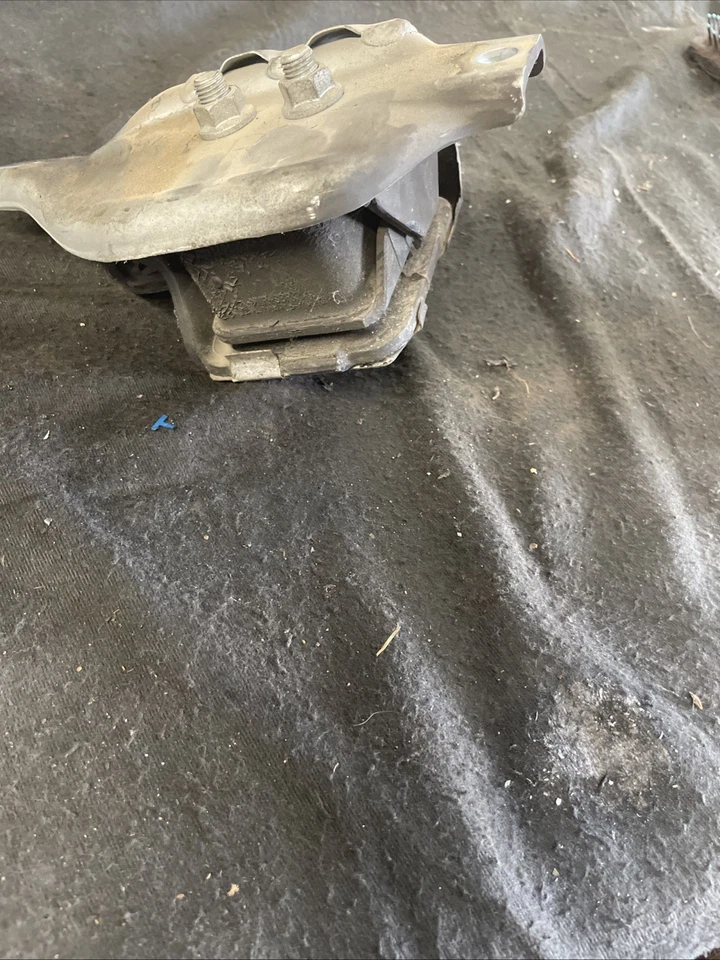 Soporte motor lado derecho Subaru 41022FA092 Foto 2 de 4