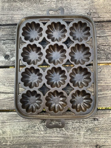 Vintage WAGNER WARE Cast Iron T  Open Frame TURKS HEAD Muffin Pan