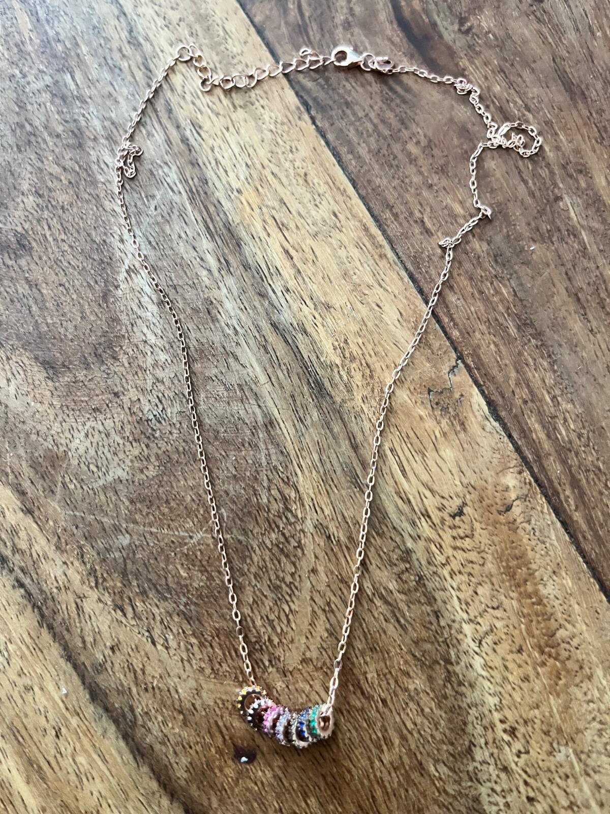 Charms collier roségold et argent pour illuminer vos tenues de bureau et de soirée