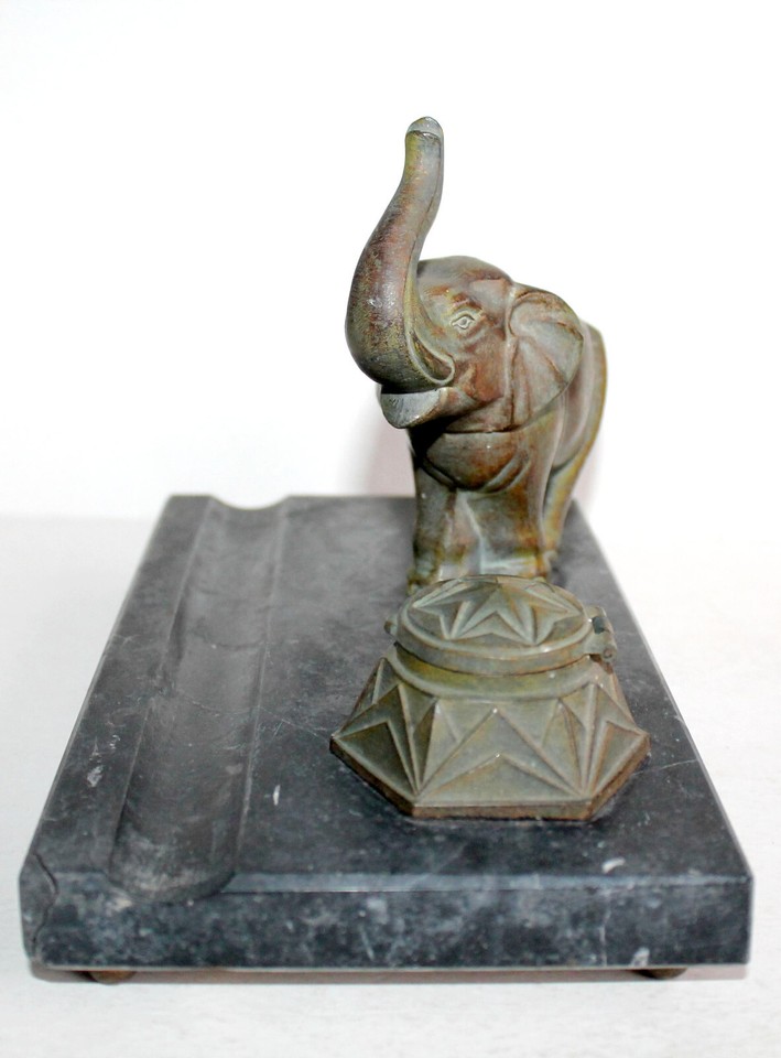 Théière éléphant rose de la faïencerie Sainte Radegonde