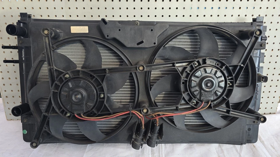 ✅ 96-03 Juego de radiadores principales OEM Volkswagen VW Eurovan T4 con conjunto de carcasa de ventilador Foto 3 de 4