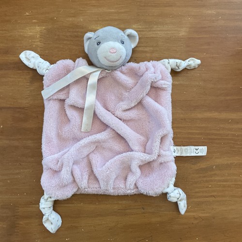 Kuscheltier flach Bär rosa grau weiß Feder zarte und weiche Kreationen Kaloo