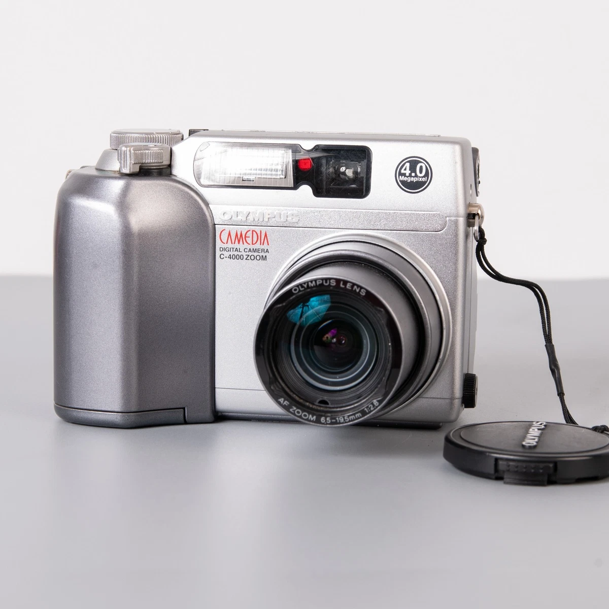 Olympus Camedia C-4000 Zoom – 4 MP, SmartMedia 128 Mo, Zoom 3x, état Testé