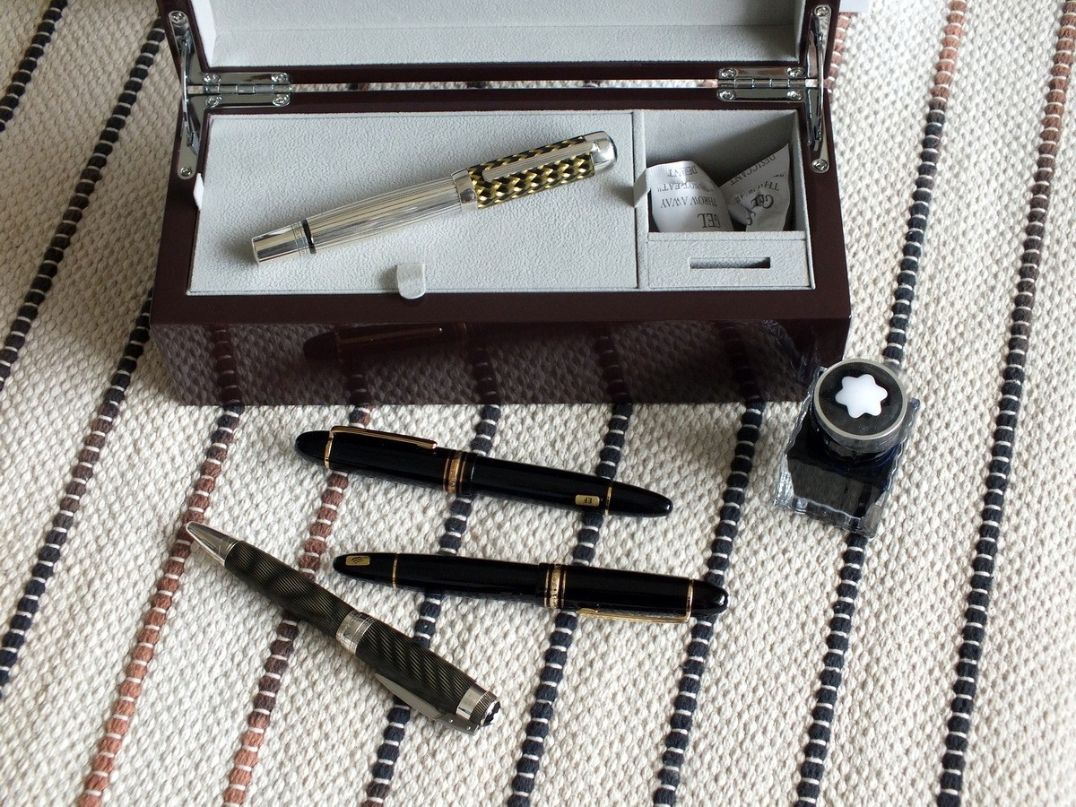 Montblanc Solitaire Petit Prince & Aviator Pen & Ink Brown VIP box