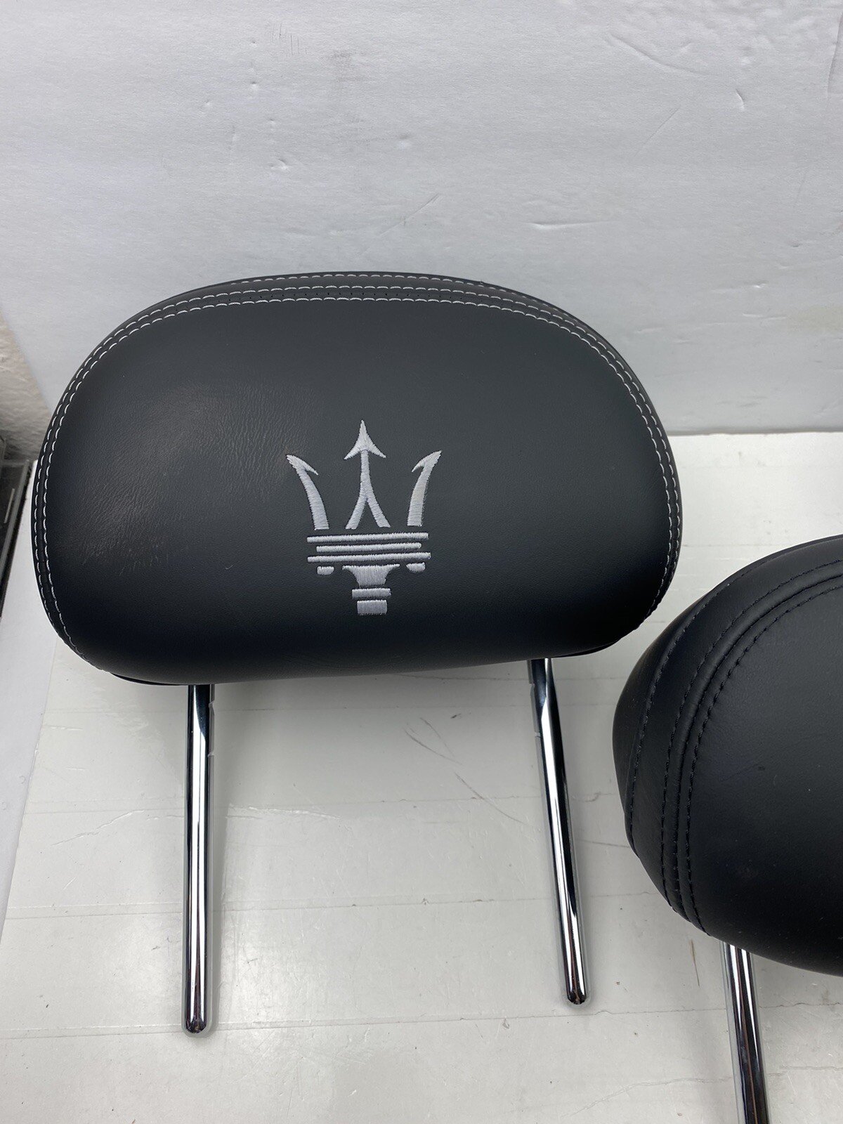 2017 - 2019 MASERATI LEVANTE REAR SEAT HEADREST HEAD REST SET BLACK LEATHER OEM