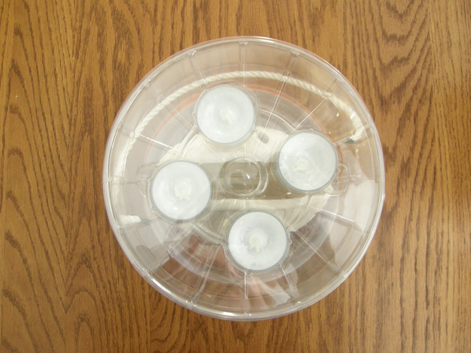 Yankee Candle Seashell Luminary Tea Light holder & 4 Light Blue Candles