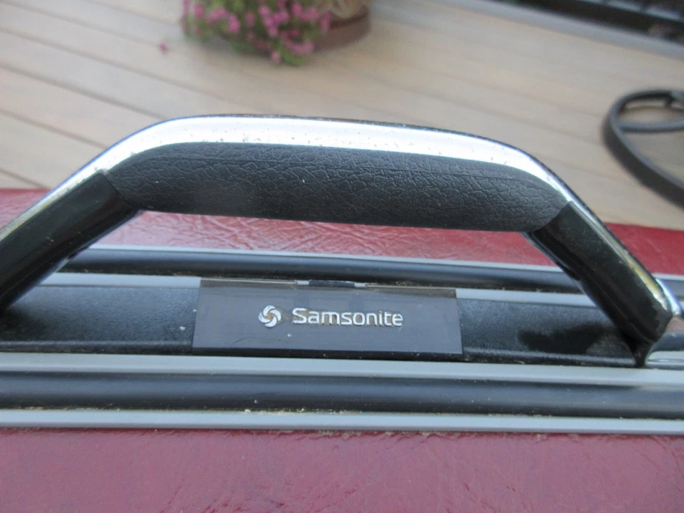 Maleta rígida vintage años 70 Samsonite Silhouette llaves granate beige limpio Foto 2 de 4