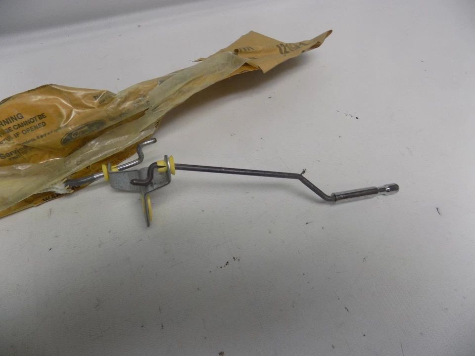 Cerradura de puerta trasera izquierda Lincoln Town Car 1998-2002 nuevo OEM F8VZ-54626449-AB Foto 2 de 3