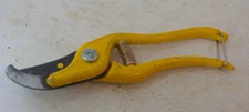 Vintage Hand Pruner Pruning Garden Shears 8” Steel Parrot Beak Yellow