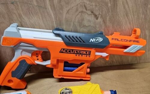 Large Lot of 8 Nerf & Zuru Guns , Single Shot Pistols XTRA MAGAZINES AND DARTS - Picture 4 of 12