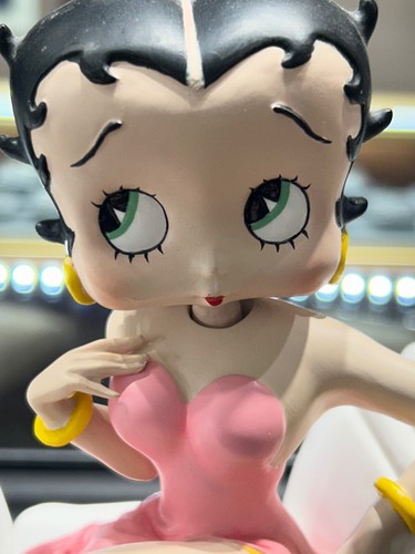 Betty Boop ‘Diva’ Chair Musical Figurine Diamonds are a Girl’s Best Friend 1997 - Picture 7 of 9