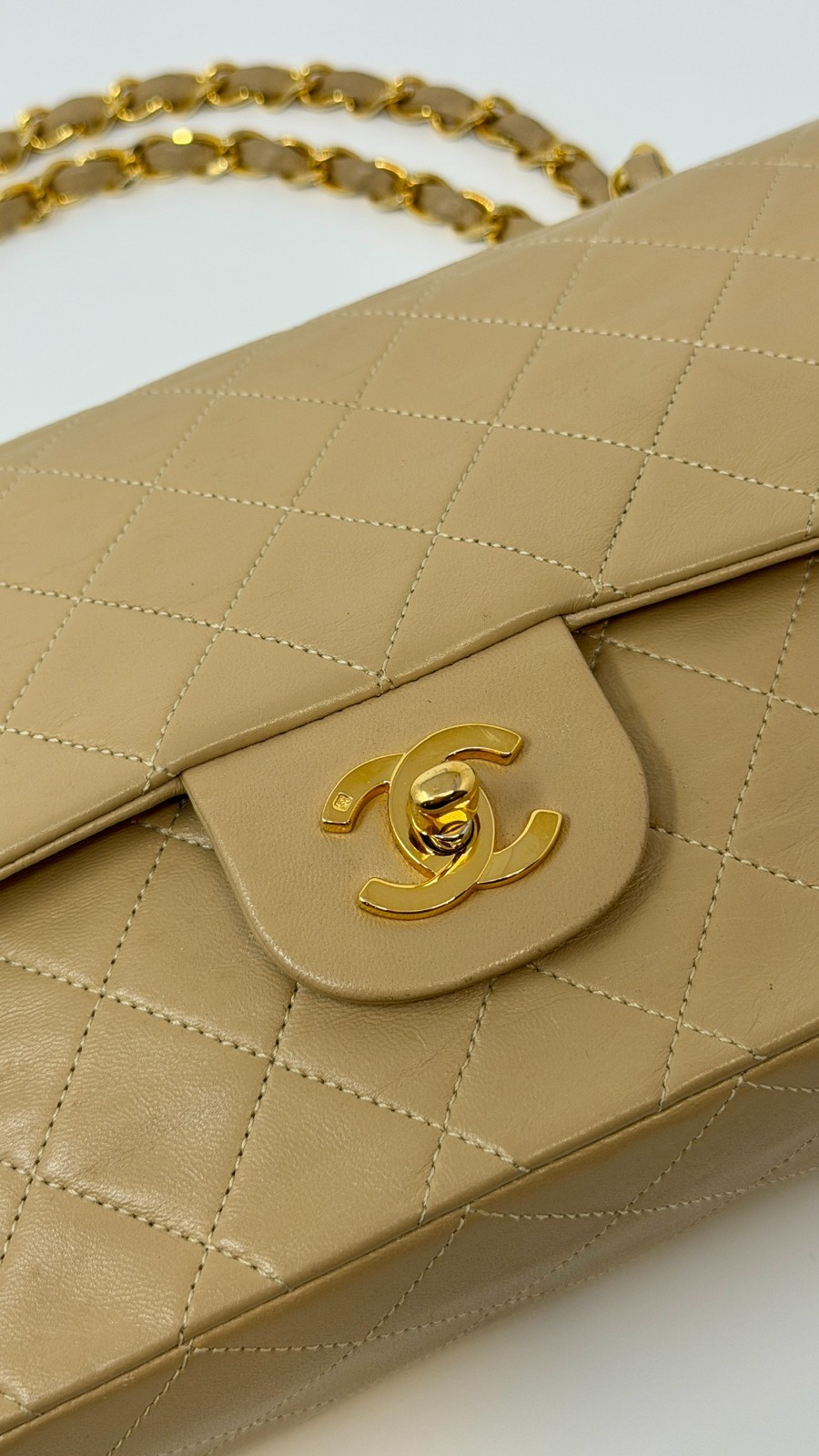 Vintage Chanel Beige Medium Classic Double Flap Bag 24K Gold HW 1989-1991 thumbnail 2