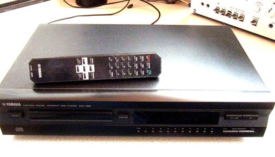 Yamaha CDX-396 Natural Sound CD Player schwarz mit Fernbedienung