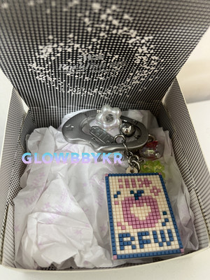Rockfish Weatherwear x ILLIT Keyring Ivory K-Pop Idol Charm
