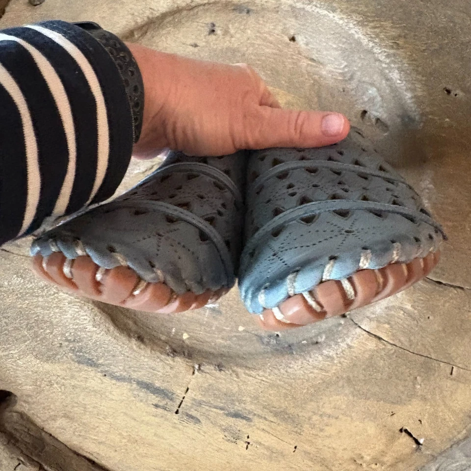 Spring Step Fusilade Women's (38) 7.5-8 Blue Soft Leather Cut-out Detailing - Image 3 of 4