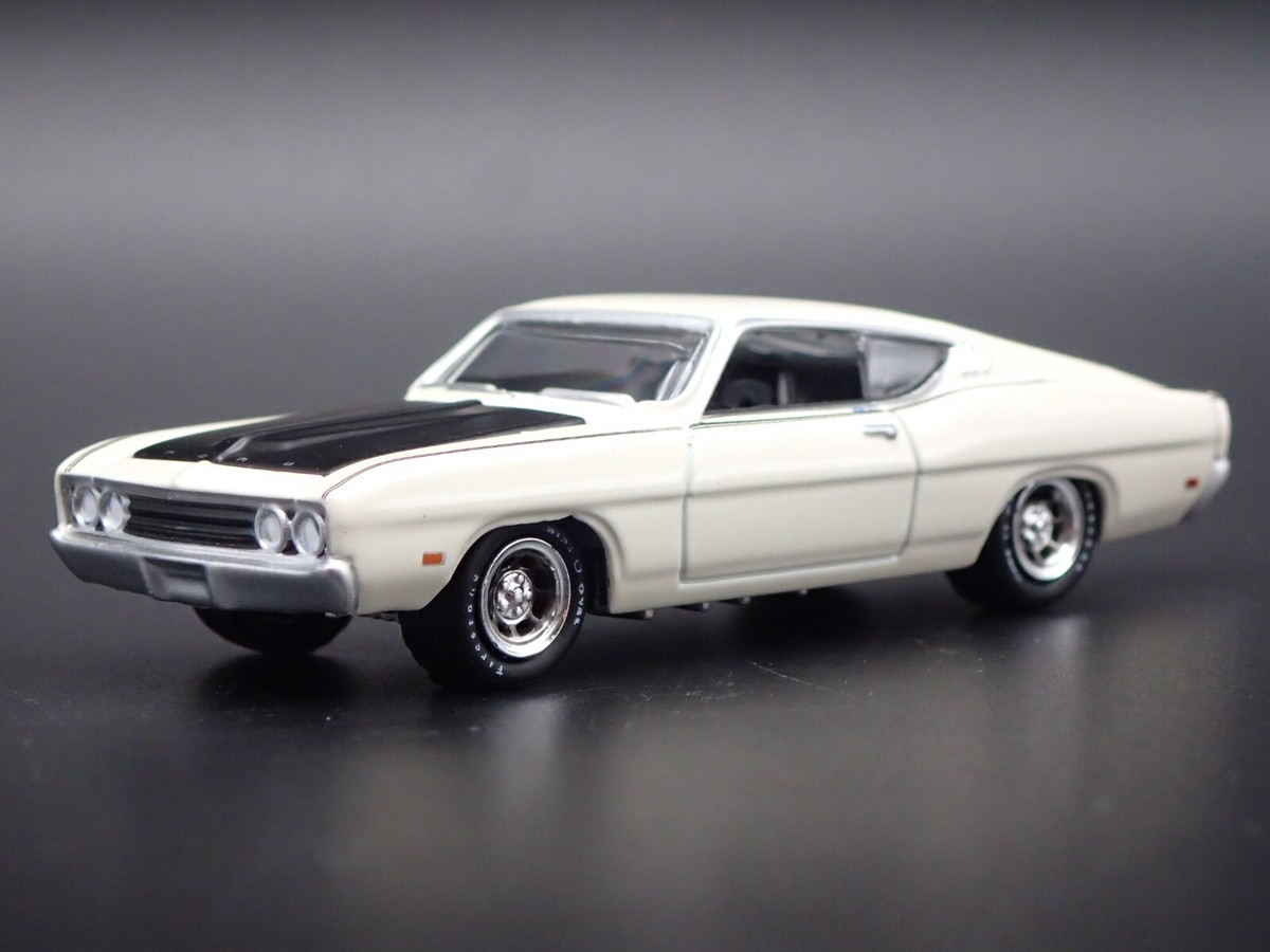 1969 69 FORD TORINO TALLADEGA 1:64 SCALE COLLECTIBLE DIORAMA