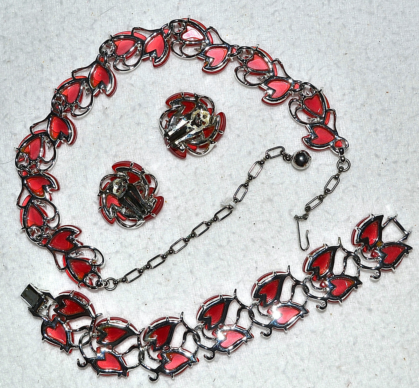 VINTAGE PRISTINE HIGH END THERMOSET HEART LEAF NECKLACE, BRACELET