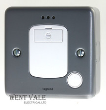 Legrand Synergy Metalclad 7338 33 13a Unswitched Fsd Conn Unit + Neon + F/O