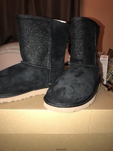 black ugg boots size 7