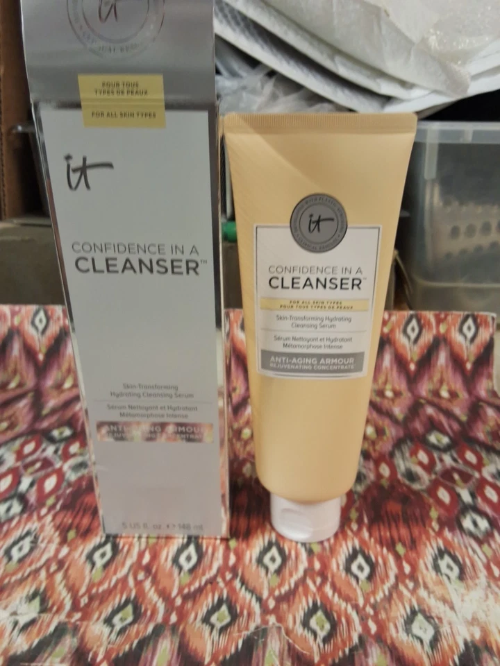 IT COSMETICS Confidence in a Cleanser Suero Hidratante 5oz Grande Nuevo En Caja Foto 2 de 4