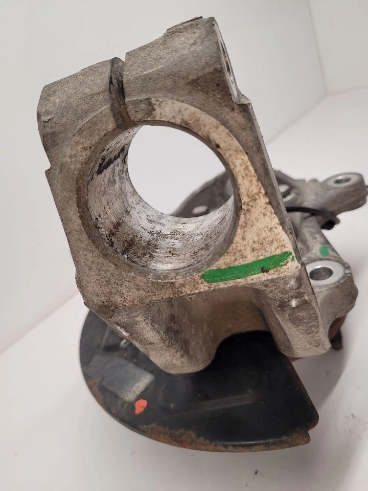 2010-2012 FORD FLEX Passenger Front RH Spindle Knuckle Knuckle  - Image 3 of 4