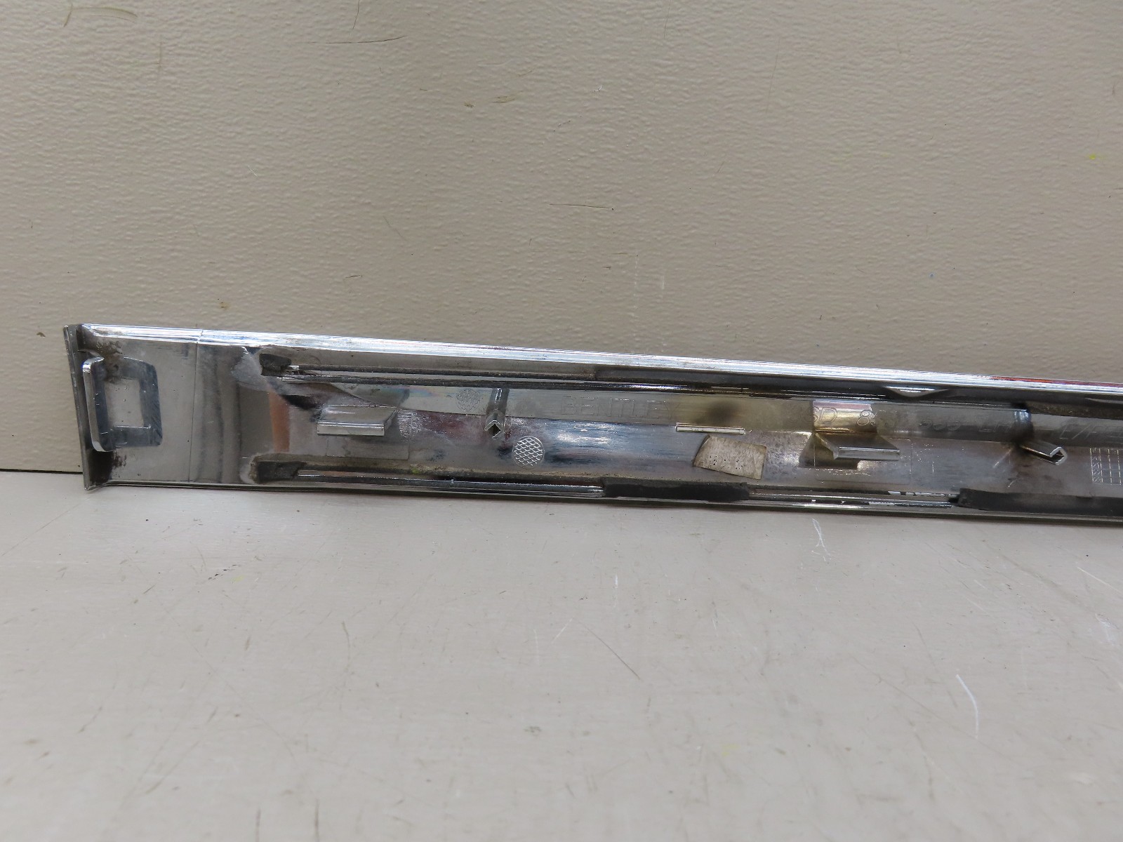 2019-2023 BENTLEY CONTINENTAL GT III REAR LEFT FENDER TRIM STRIP OEM 3SD 853 535