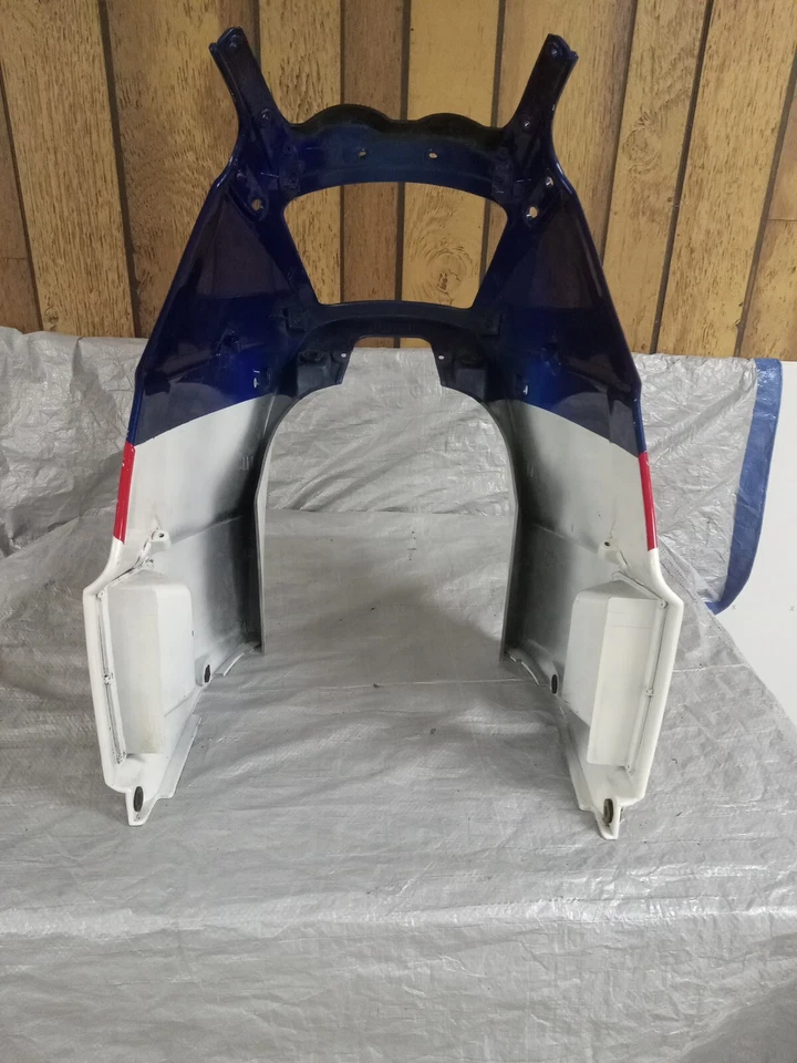 Carenado faro superior OEM 84/85 Kawasaki Gpz600r en colores originales. Foto 4 de 4