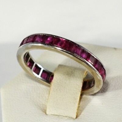 Wundervoller Rubin Memory Ring 750 Weißgold ca. 2,4 ct. / CU 273(68)