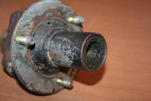 1983 Yamaha YTM 200K Front Wheel Hub Bearing Carrier OEM 83 - Picture 3 of 5
