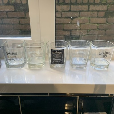 Eine Sammlung von 5 verschiedenen quadratischen Jack Daniels Whiskygläsern. Top Zustand.
